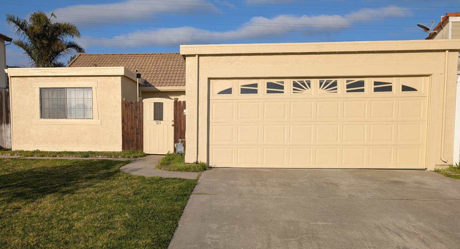 Detail Gallery Image 1 of 25 For 527 Stockton St, Salinas,  CA 93907 - 2 Beds | 1 Baths