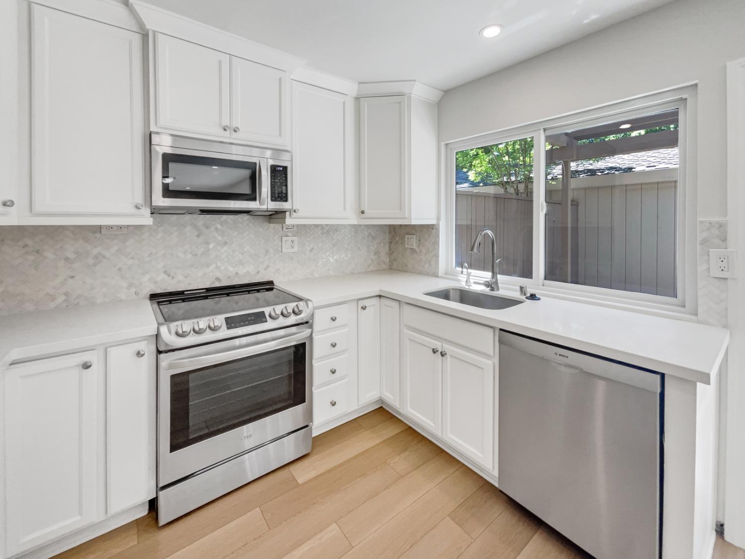 Photo #6: 225062142 Listing: Photo #6