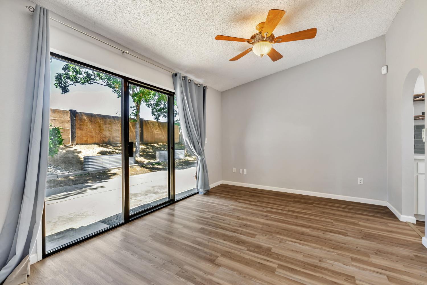 Detail Gallery Image 10 of 34 For 3203 Osuna Way, Sacramento,  CA 95833 - 3 Beds | 2 Baths