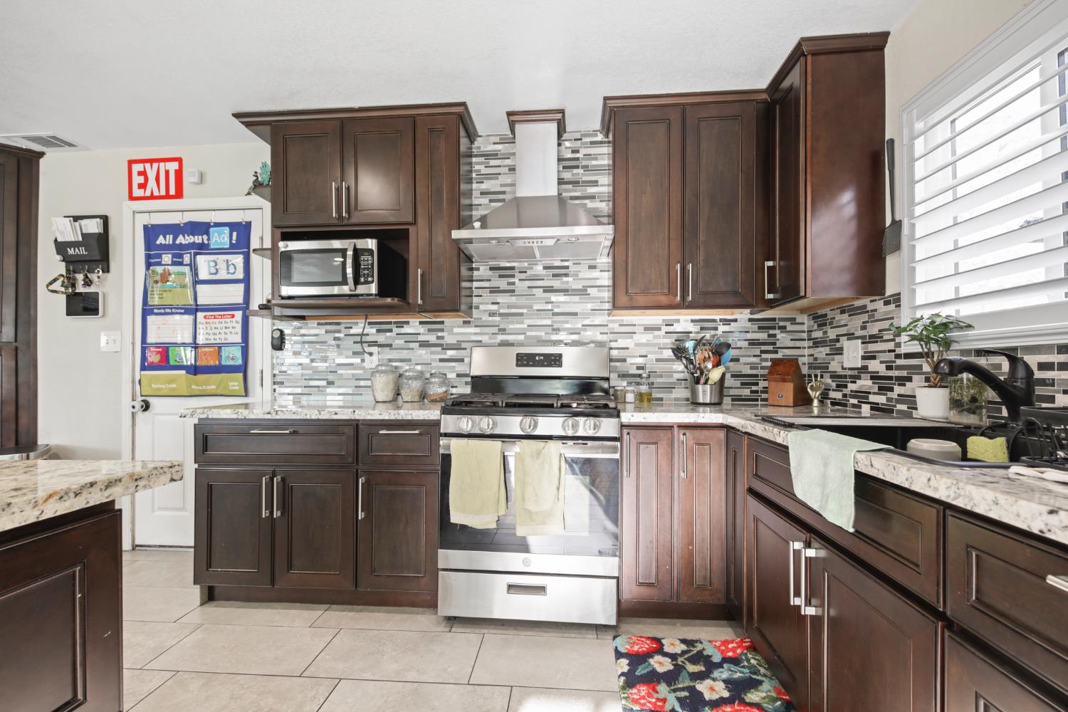 Detail Gallery Image 17 of 37 For 673 Locust Ave, Manteca,  CA 95337 - 3 Beds | 2 Baths