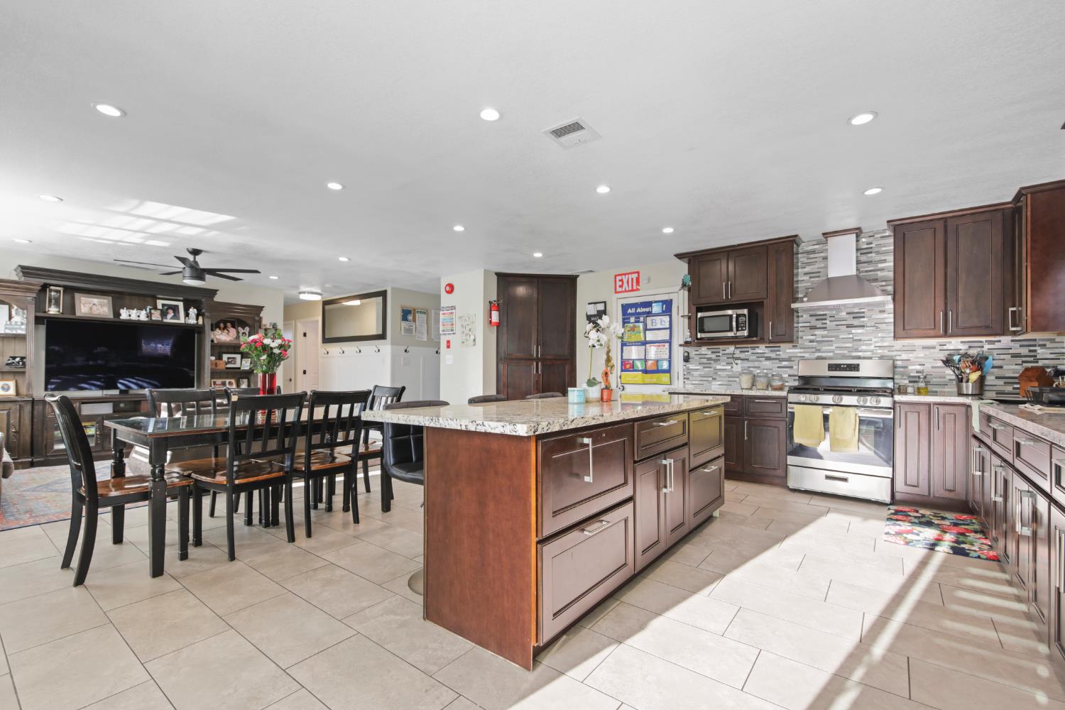 Detail Gallery Image 14 of 37 For 673 Locust Ave, Manteca,  CA 95337 - 3 Beds | 2 Baths