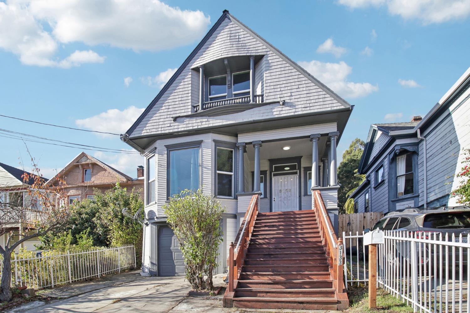 Detail Gallery Image 6 of 33 For 3133 Harrison St, Oakland,  CA 94611 - 4 Beds | 2 Baths