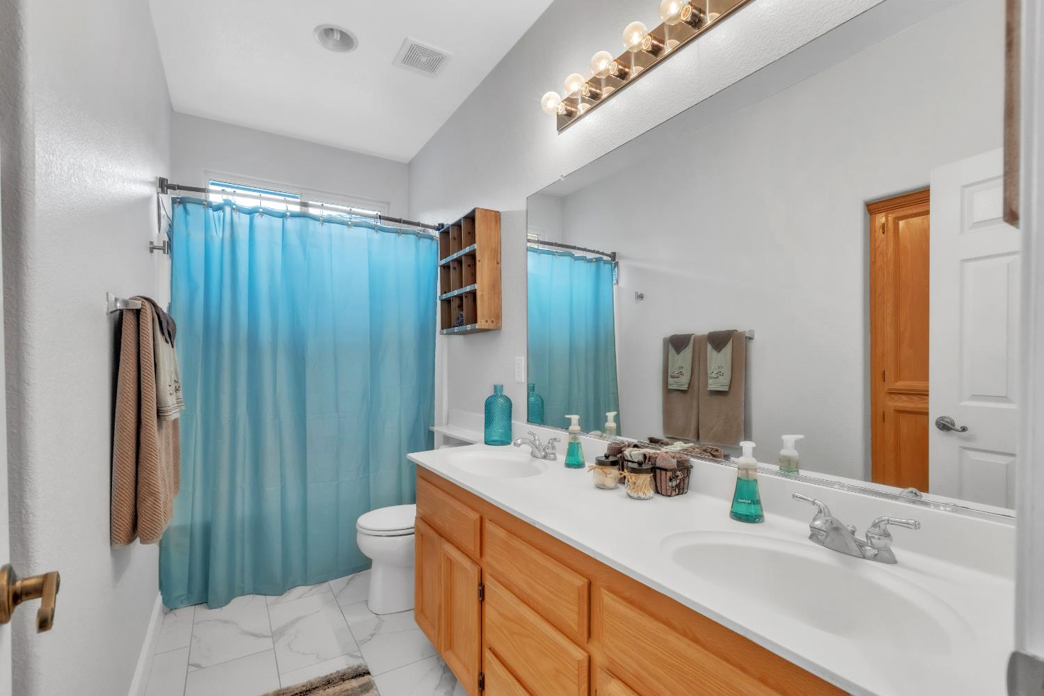 Detail Gallery Image 24 of 43 For 1073 Bronco Dr, Plumas Lake,  CA 95961 - 4 Beds | 2 Baths
