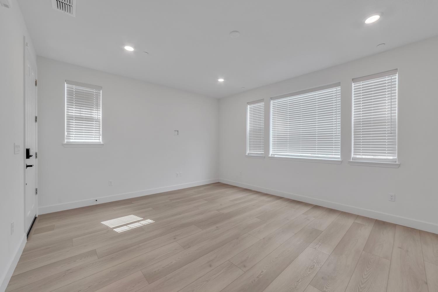 Detail Gallery Image 23 of 61 For 5092 Gold Rush Dr, Folsom,  CA 95630 - 4 Beds | 3/1 Baths