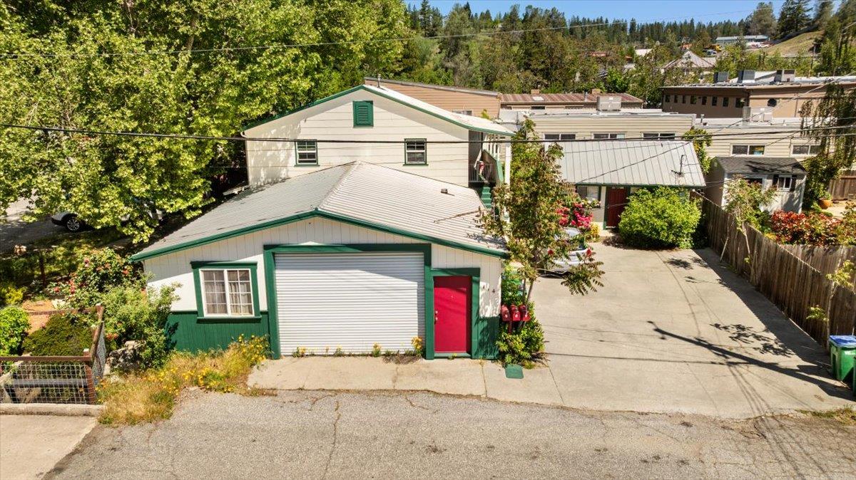 Detail Gallery Image 5 of 46 For 114 Harris St, Grass Valley,  CA 95945 - 6 Beds | 3 Baths
