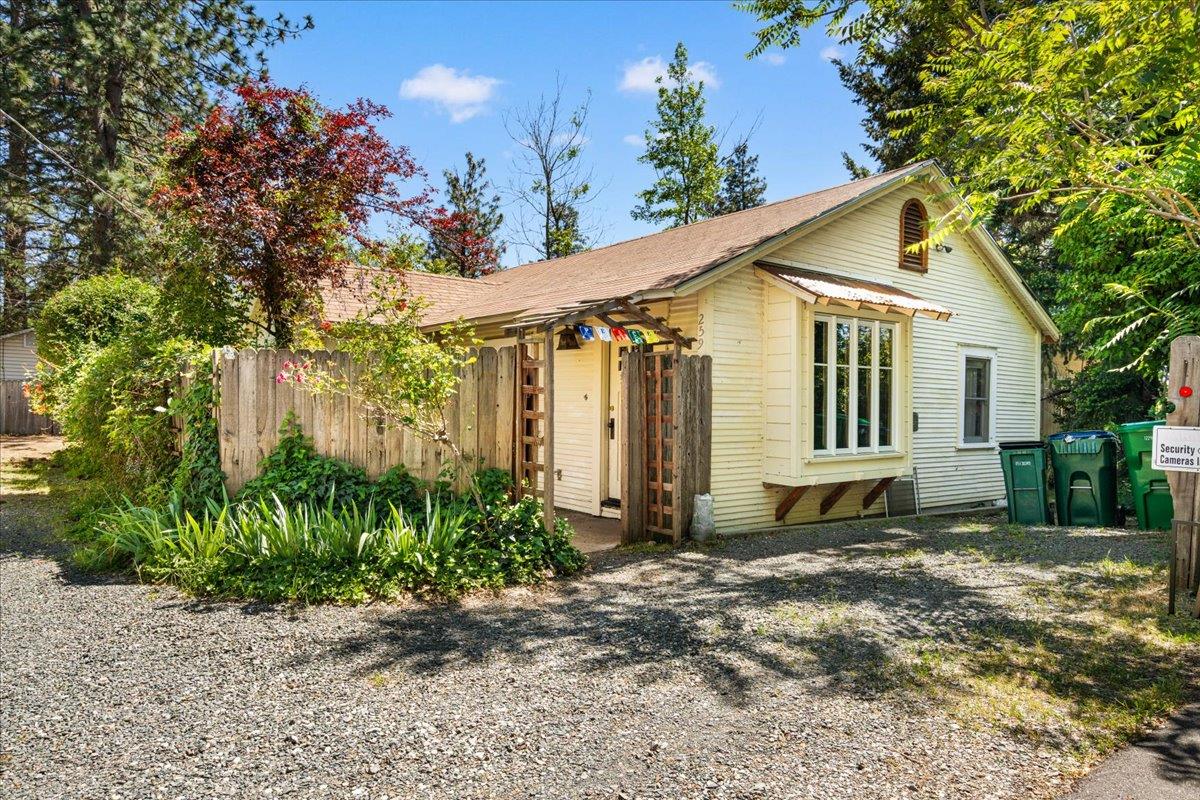Detail Gallery Image 1 of 84 For 259 N Auburn St, Grass Valley,  CA 95945 - 5 Beds | 4 Baths