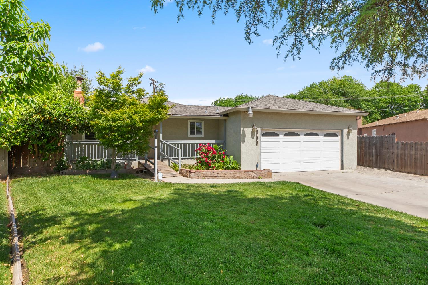 Detail Gallery Image 1 of 43 For 2037 Wally Ct, Modesto,  CA 95350 - 3 Beds | 3 Baths