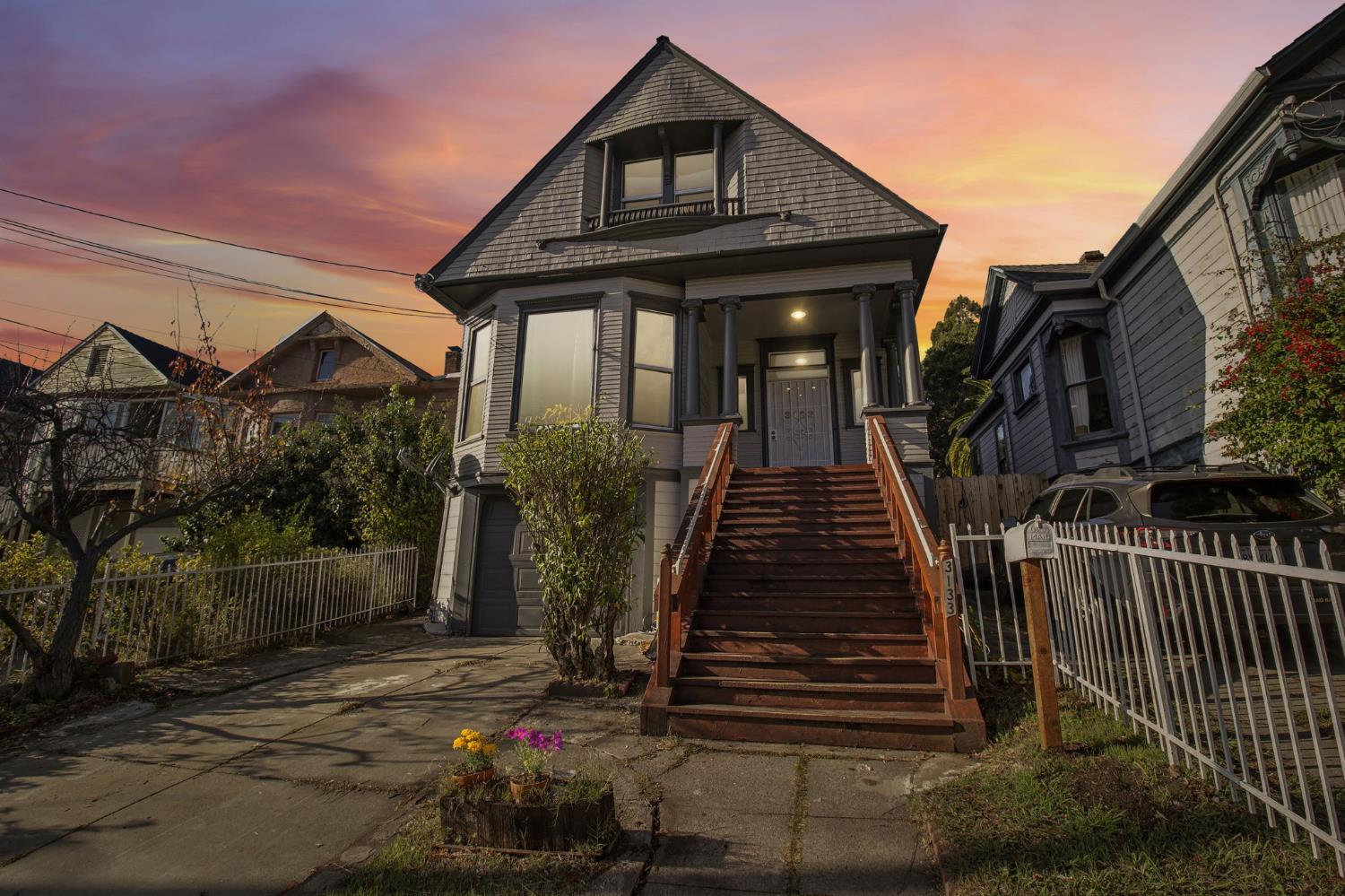 Detail Gallery Image 4 of 33 For 3133 Harrison St, Oakland,  CA 94611 - 4 Beds | 2 Baths