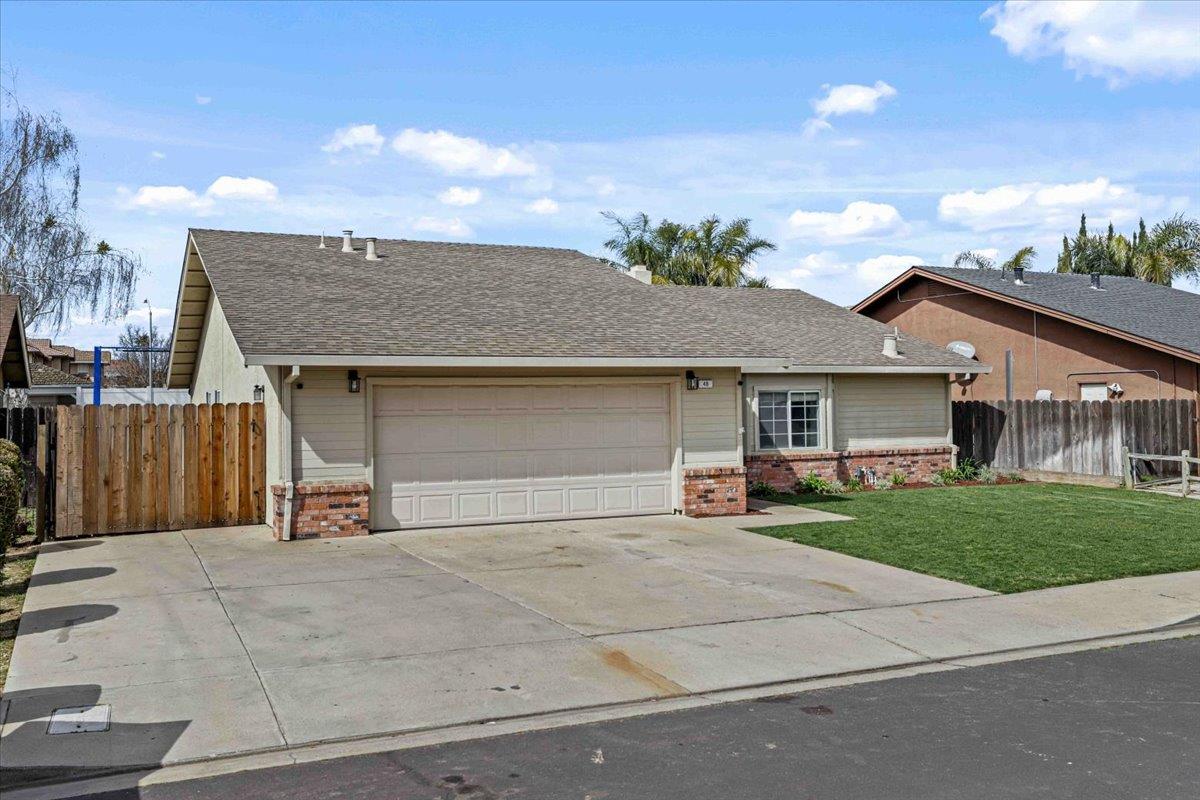 Detail Gallery Image 2 of 38 For 48 Obsidian Dr, Oakdale,  CA 95361 - 3 Beds | 2 Baths