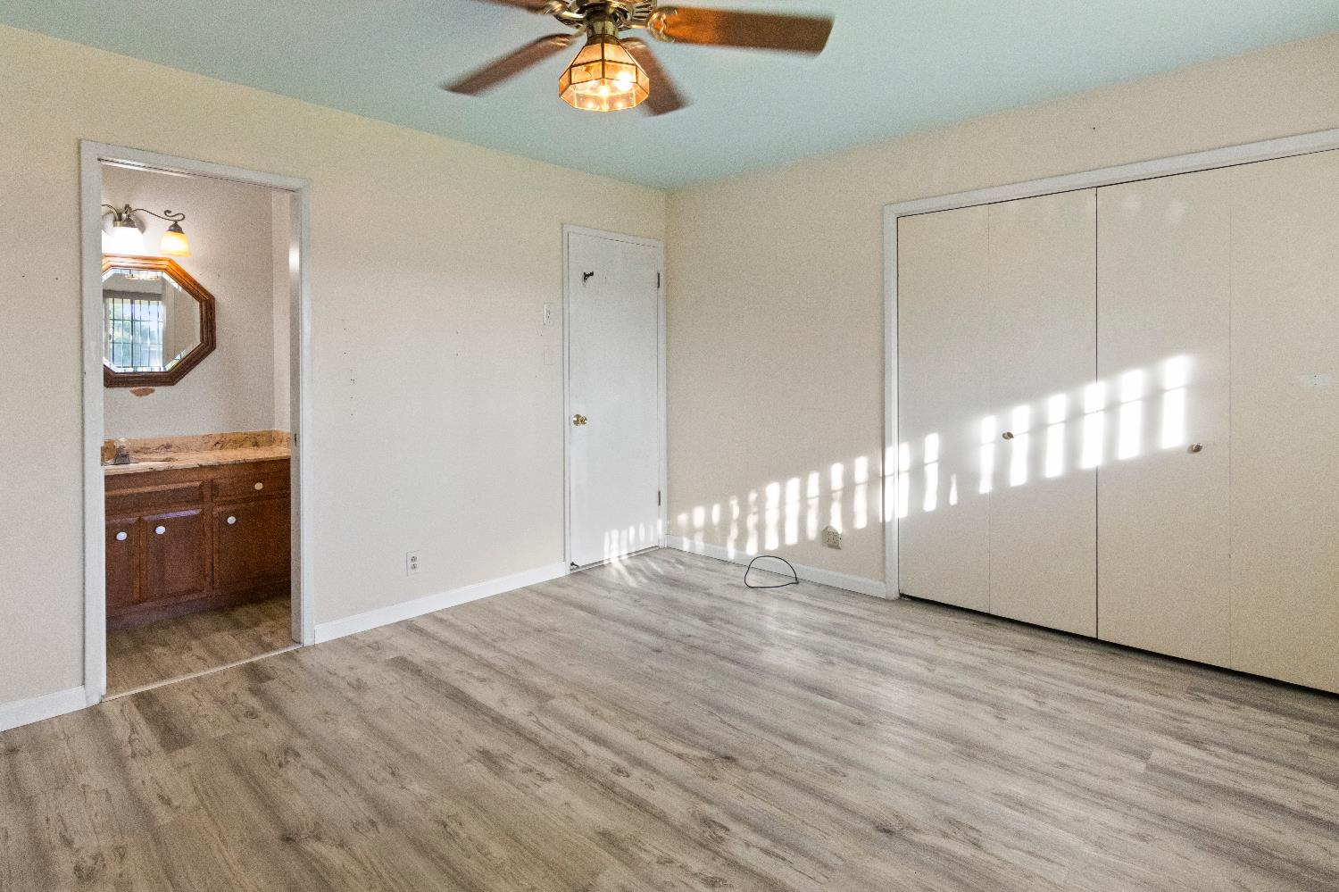 Detail Gallery Image 13 of 30 For 6281 Denslow Way, Sacramento,  CA 95823 - 4 Beds | 4 Baths
