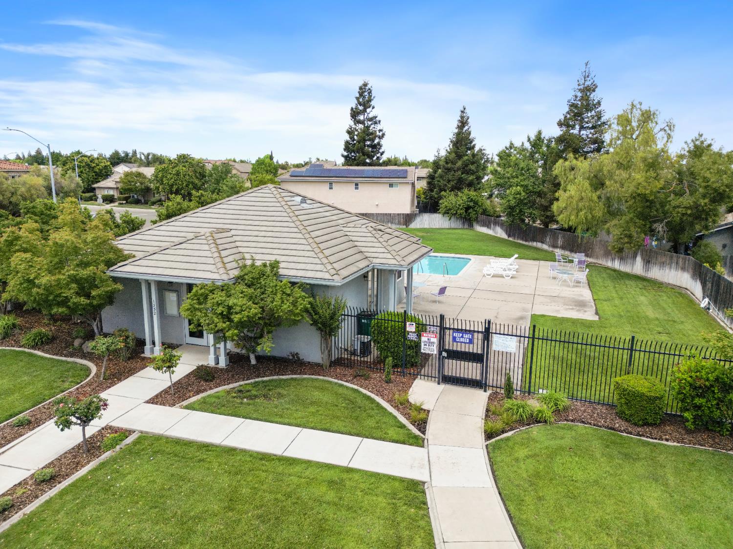 Detail Gallery Image 23 of 29 For 1327 Pippen Ln, Lodi,  CA 95242 - 3 Beds | 2/1 Baths
