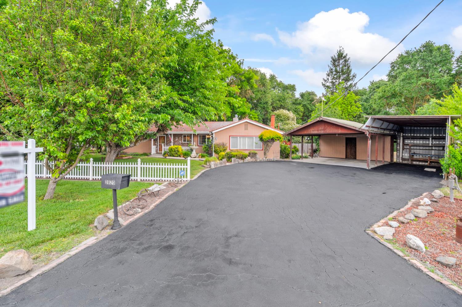 Detail Gallery Image 4 of 49 For 3920 S Escalon Bellota Rd, Farmington,  CA 95230 - 3 Beds | 1/1 Baths