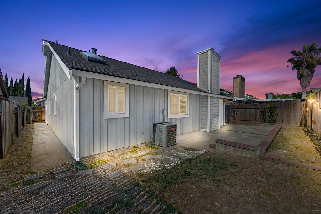Peach Leaf Court, Sacramento, California image 39