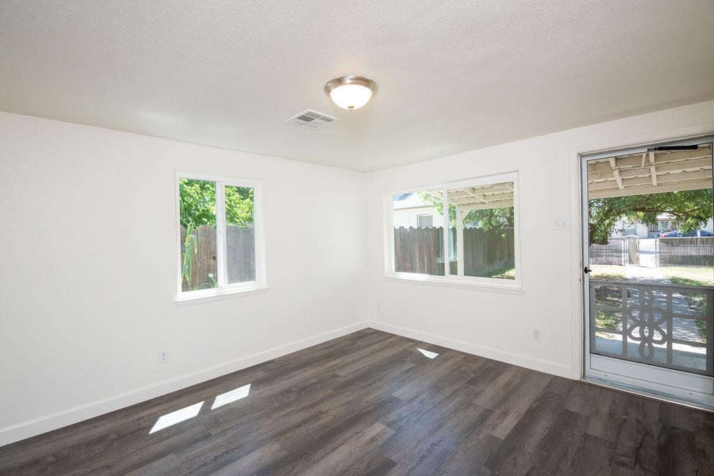 Detail Gallery Image 6 of 14 For 1541 Pearl St, Modesto,  CA 95350 - 2 Beds | 1 Baths