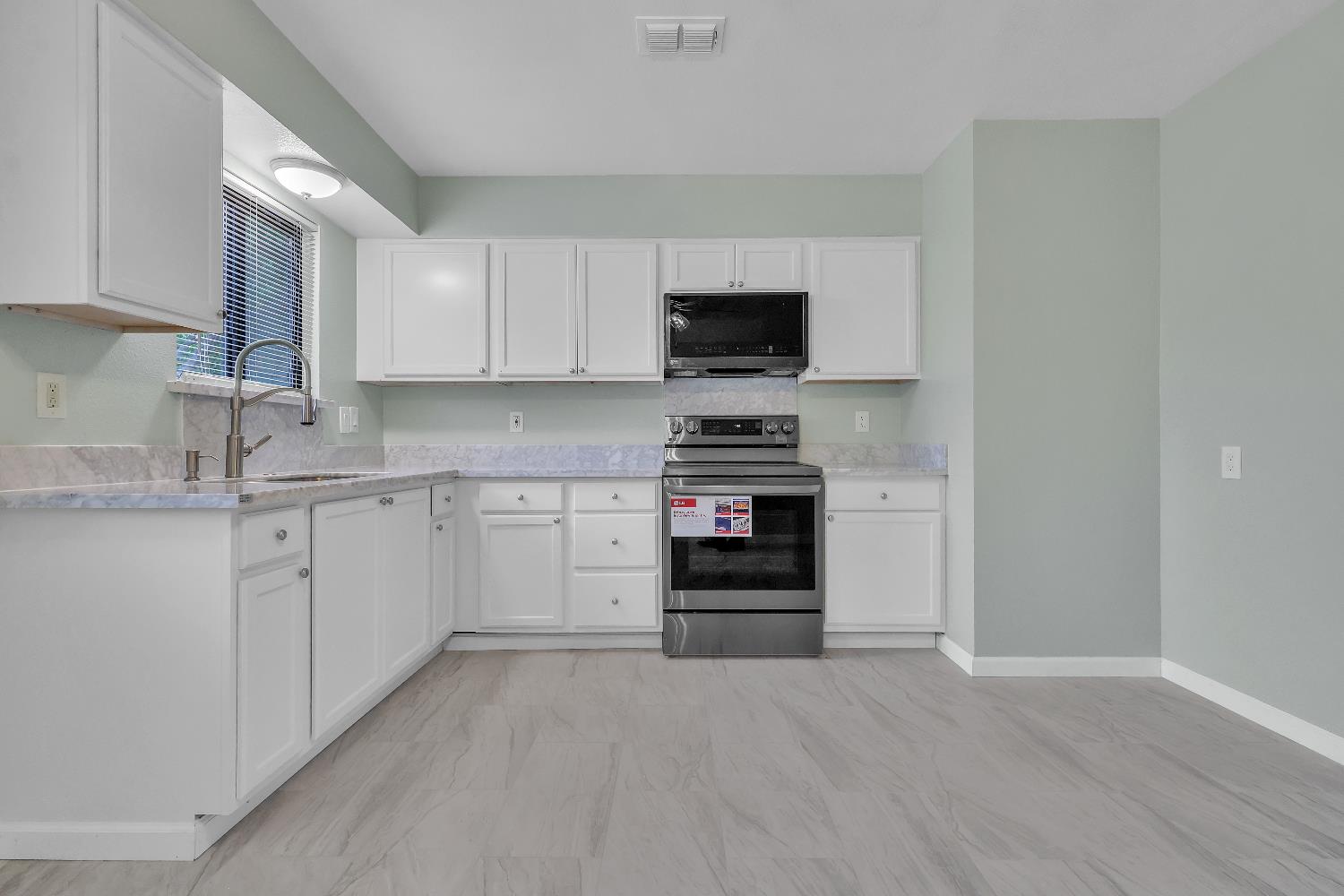 Detail Gallery Image 13 of 18 For 909 Meadowview Dr, Galt,  CA 95632 - 3 Beds | 2 Baths