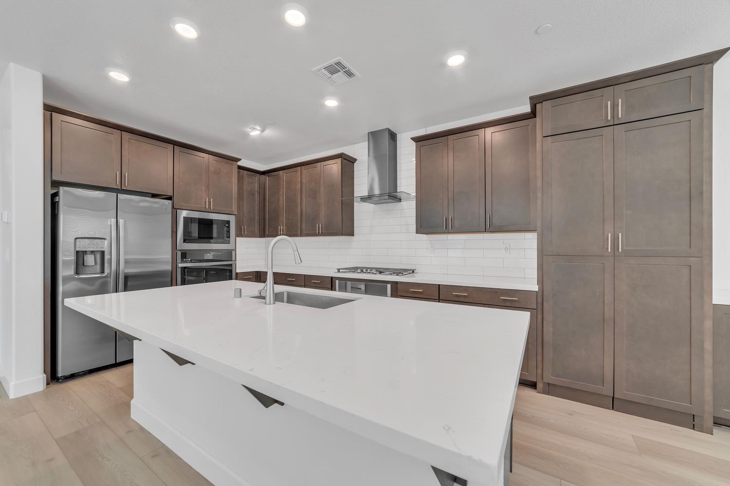 Detail Gallery Image 14 of 61 For 5092 Gold Rush Dr, Folsom,  CA 95630 - 4 Beds | 3/1 Baths