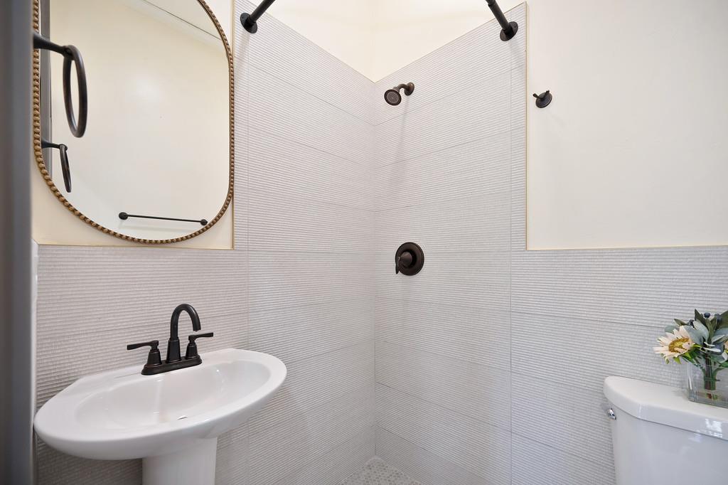Detail Gallery Image 21 of 32 For 1716 T St, Sacramento,  CA 95811 - 2 Beds | 2 Baths