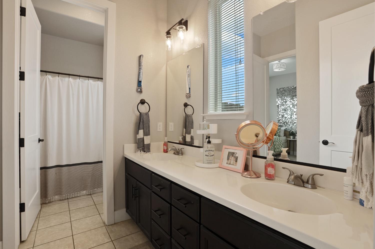 Detail Gallery Image 18 of 61 For 2134 Rambutan Pl, Manteca,  CA 95337 - 5 Beds | 3/1 Baths