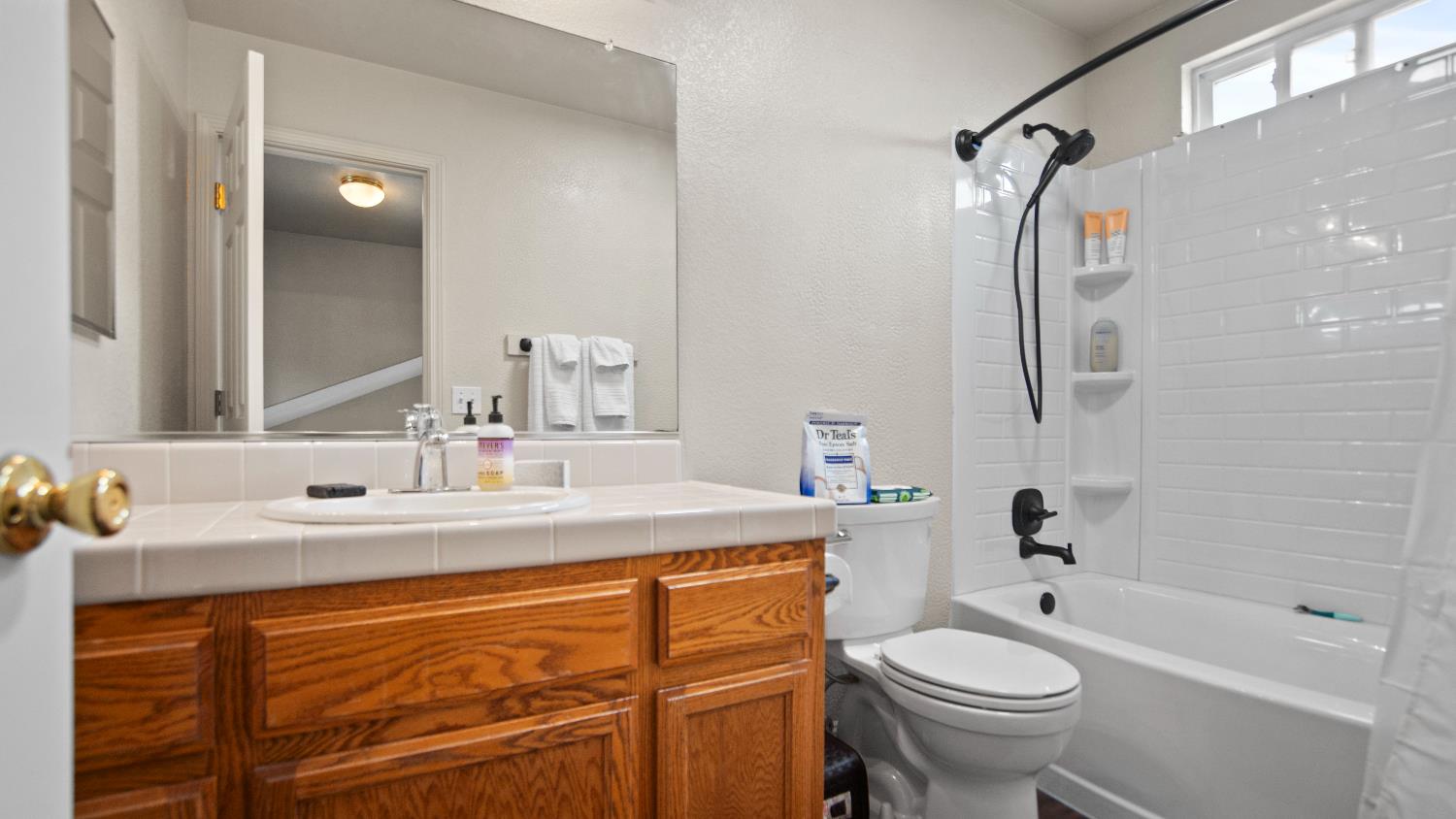 Detail Gallery Image 21 of 29 For 1327 Pippen Ln, Lodi,  CA 95242 - 3 Beds | 2/1 Baths