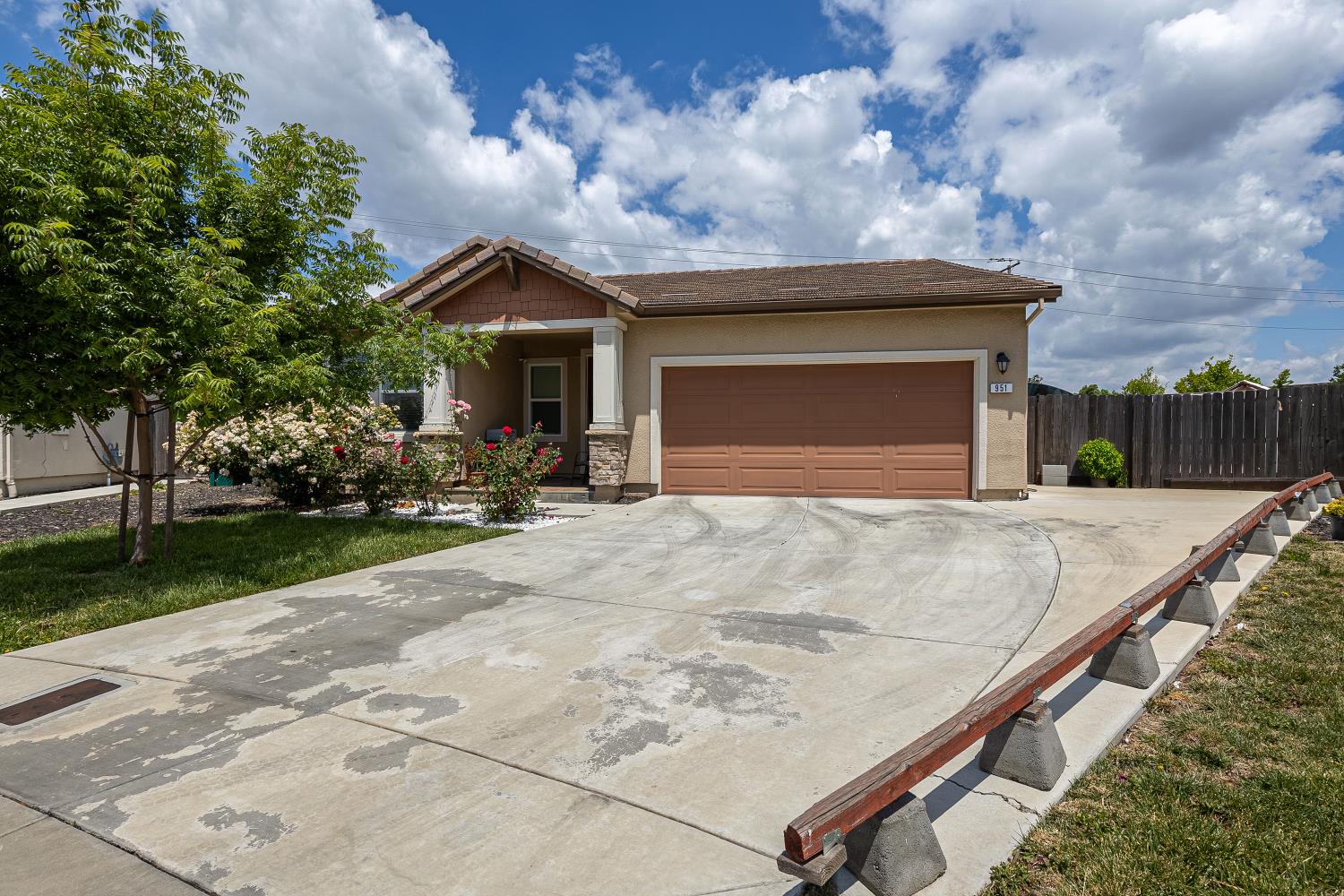 Detail Gallery Image 1 of 36 For 951 Alvarado Ct, Stockton,  CA 95204 - 3 Beds | 2 Baths