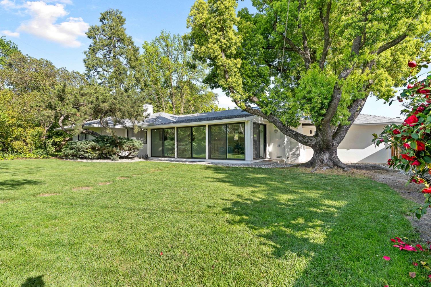 Detail Gallery Image 32 of 53 For 6612 13th St, Sacramento,  CA 95831 - 3 Beds | 2 Baths