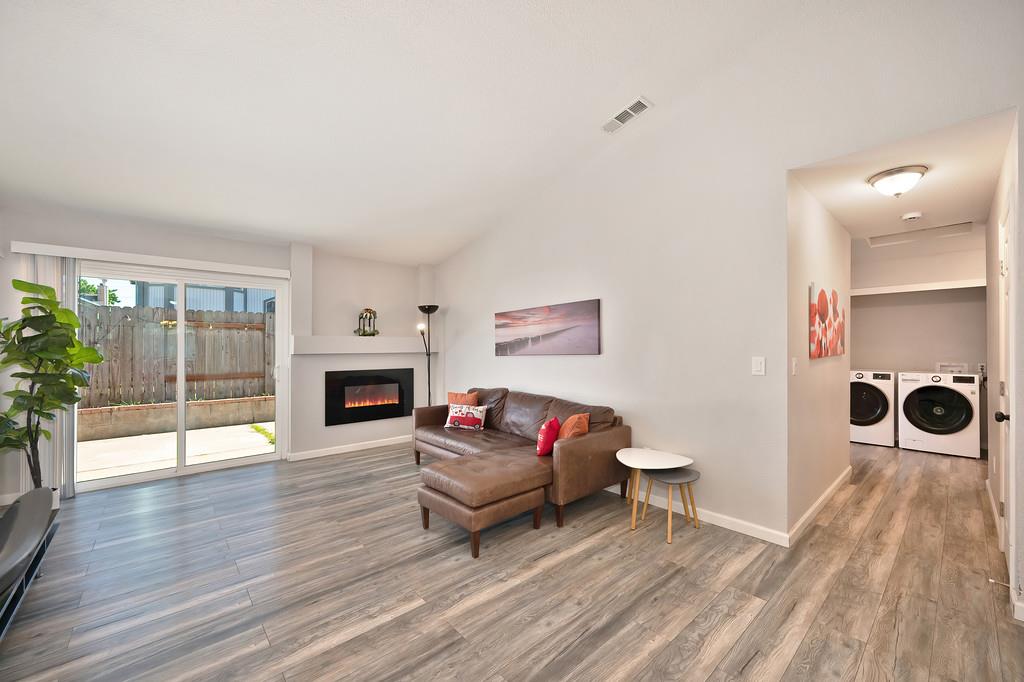 Peach Leaf Court, Sacramento, California image 6