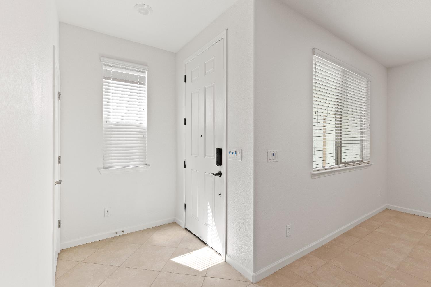 Detail Gallery Image 17 of 42 For 7450 Hanfield Dr, Sacramento,  CA 95829 - 4 Beds | 3/1 Baths