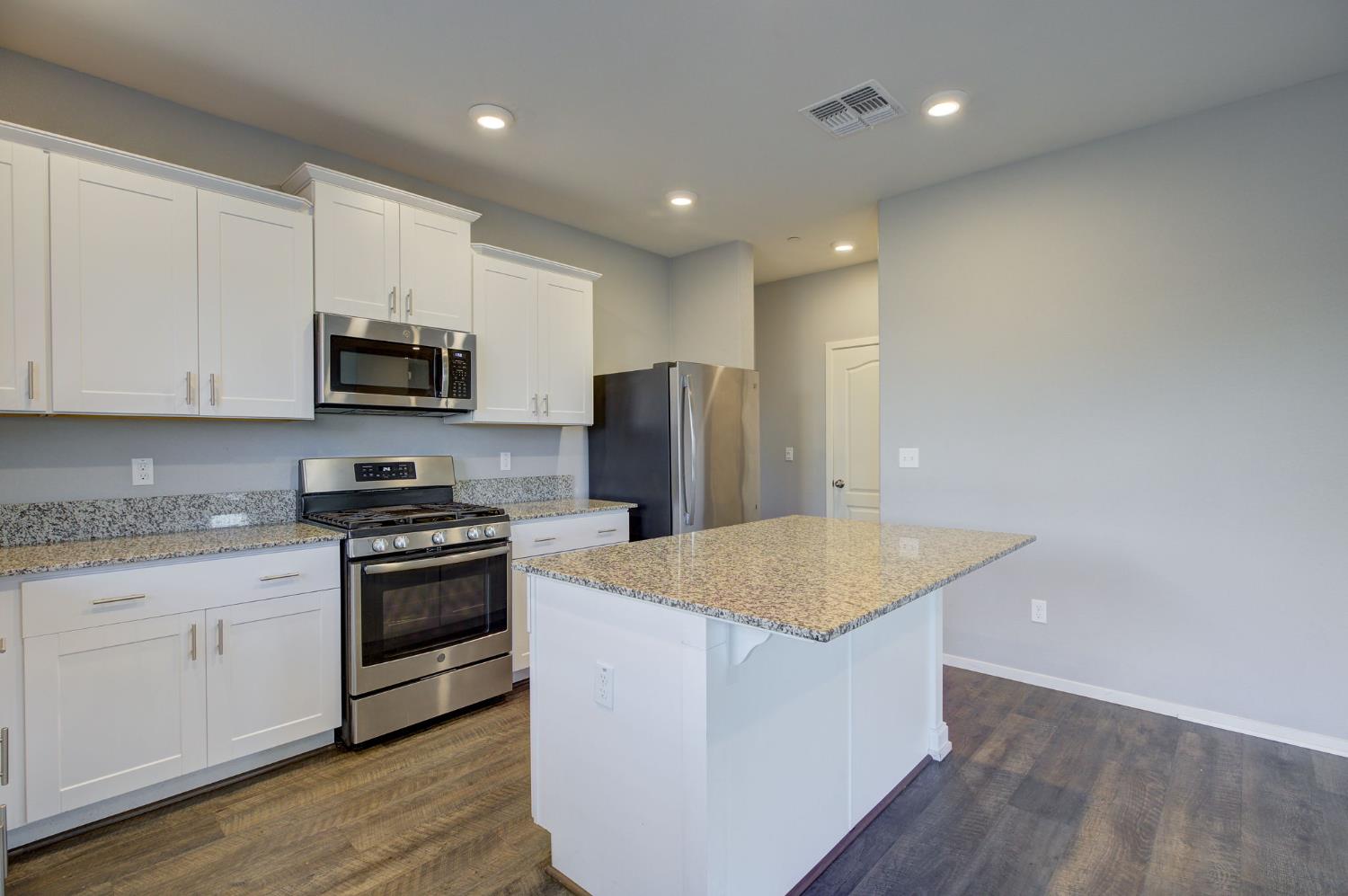 Emerald Park Lane, Roseville, California image 8