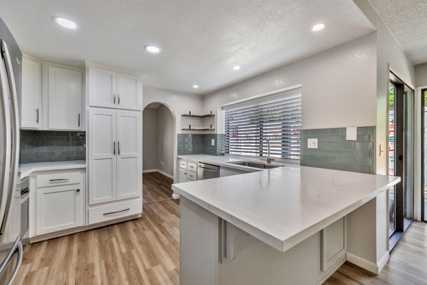 Detail Gallery Image 13 of 34 For 3203 Osuna Way, Sacramento,  CA 95833 - 3 Beds | 2 Baths