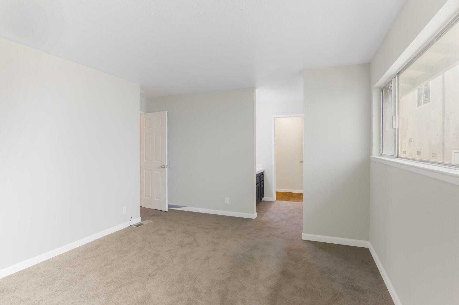 Detail Gallery Image 26 of 34 For 9214 Golf Links Rd, Oakland,  CA 94605 - 3 Beds | 2 Baths
