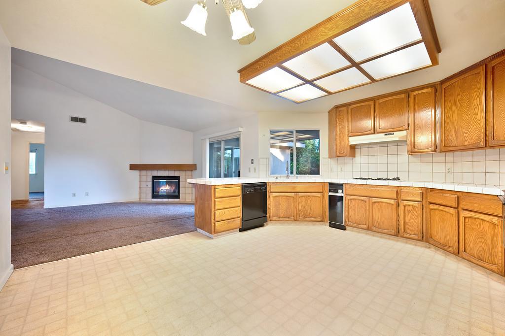 Taunton Way, Folsom, California image 9