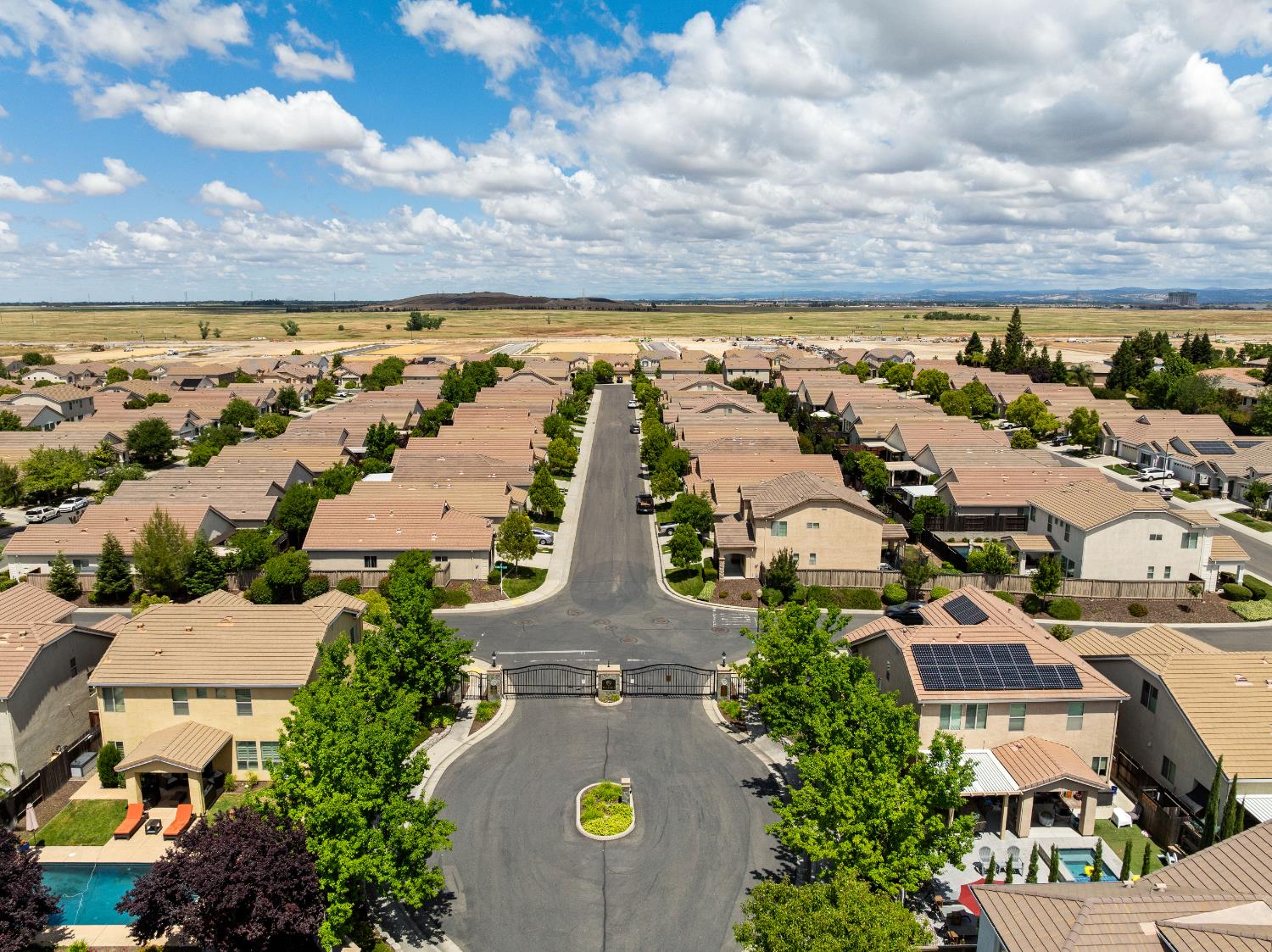 Verrazona Drive, Roseville, California image 32