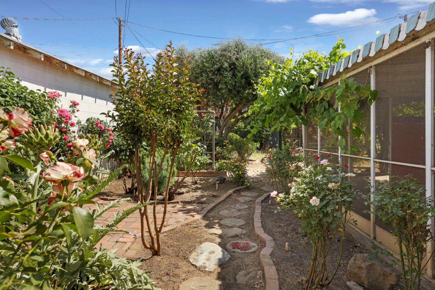 Detail Gallery Image 22 of 39 For 304 E Tokay St, Lodi,  CA 95240 - 2 Beds | 2 Baths