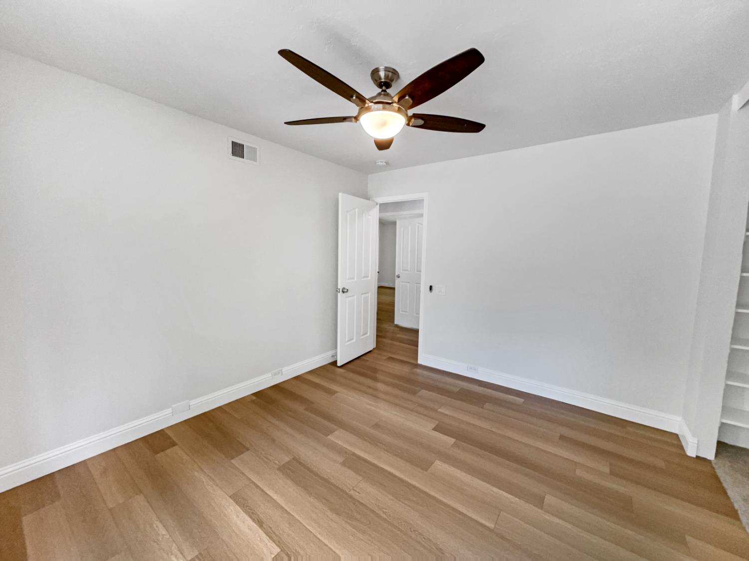Photo #5: 225062142 Listing: Photo #5