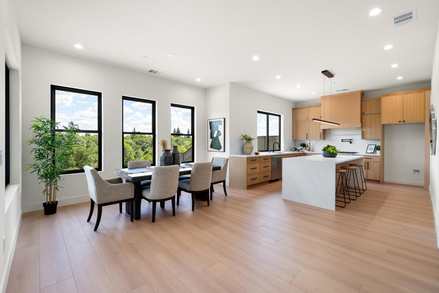 Detail Gallery Image 13 of 59 For 407 East St, Roseville,  CA 95678 - 4 Beds | 4 Baths