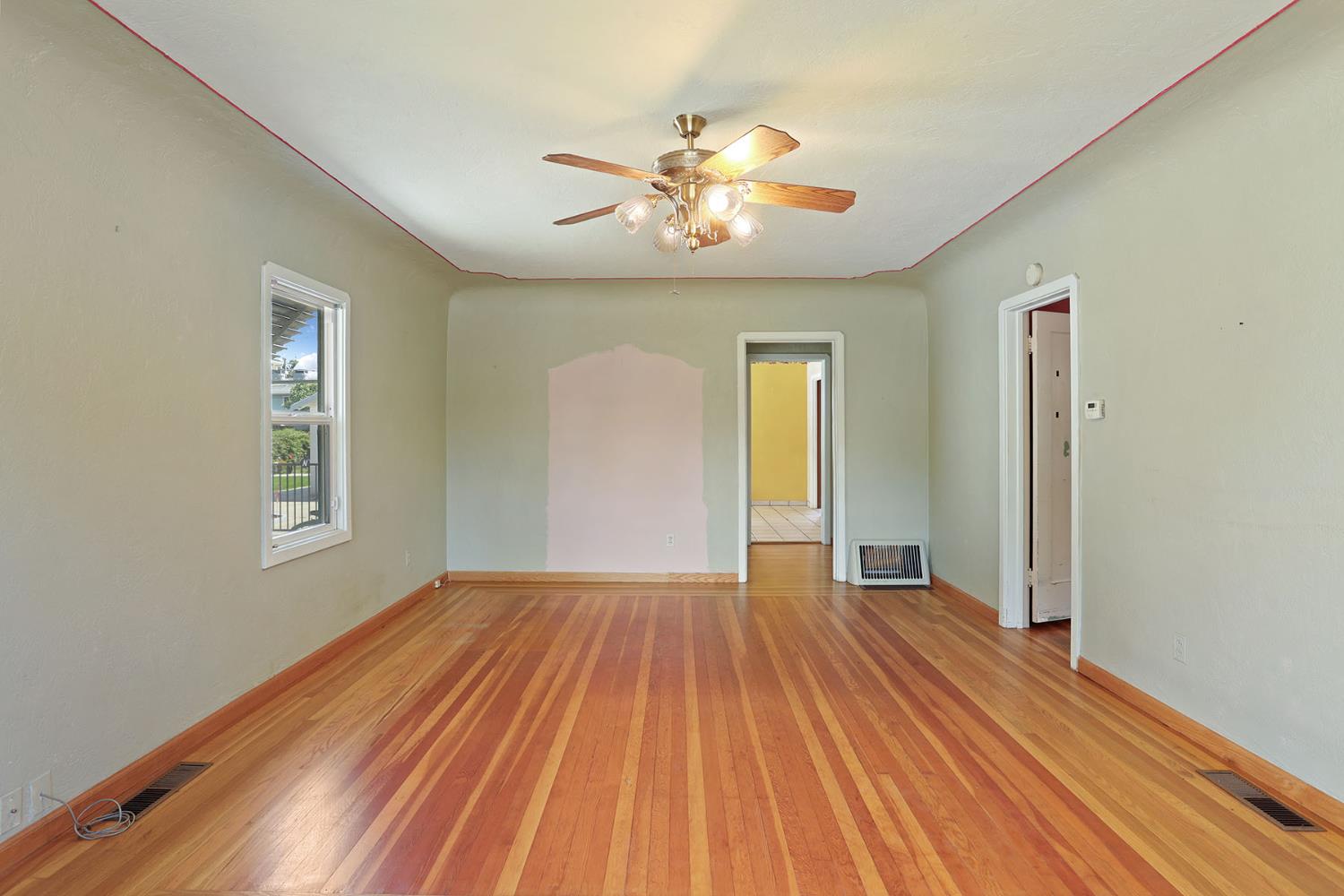 Detail Gallery Image 3 of 39 For 304 E Tokay St, Lodi,  CA 95240 - 2 Beds | 2 Baths