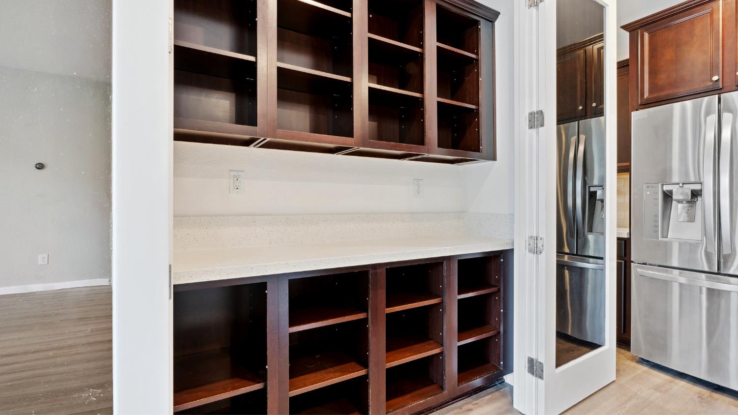 Detail Gallery Image 8 of 31 For 9064 Hourglass Cir, Roseville,  CA 95747 - 3 Beds | 2 Baths