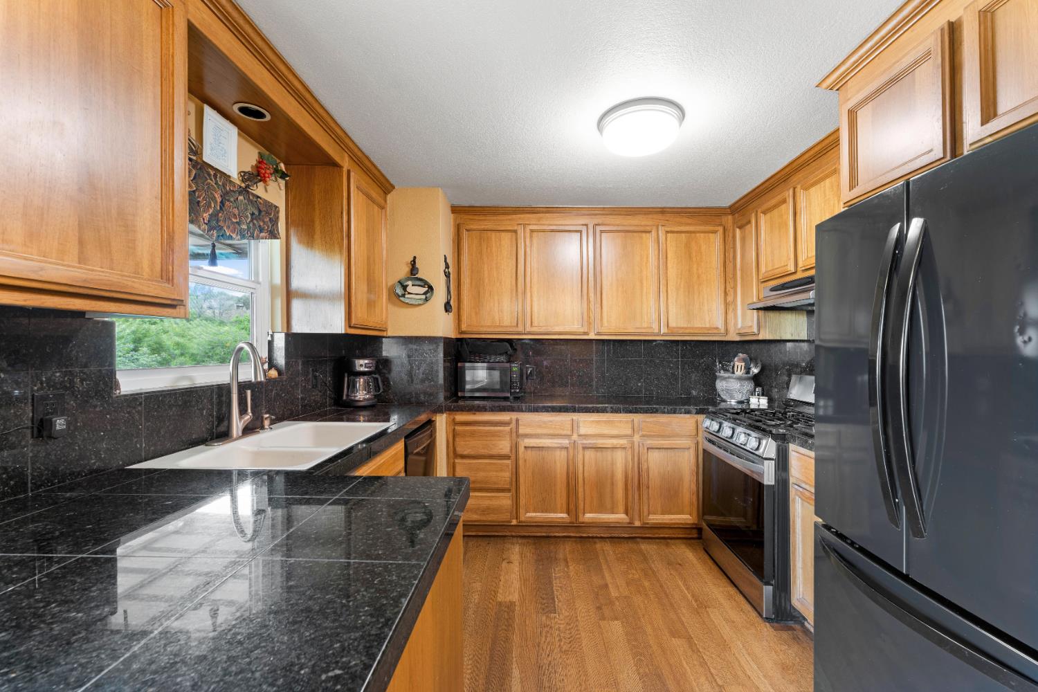Detail Gallery Image 12 of 63 For 257 Cheyenne Ln, Auburn,  CA 95603 - 3 Beds | 3 Baths