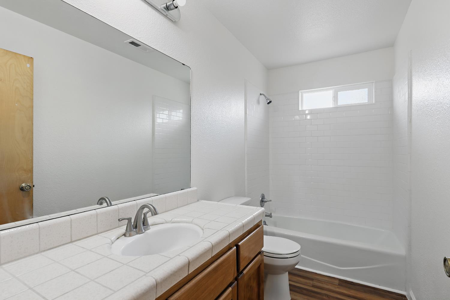 Holiday Way, Chowchilla, California image 14