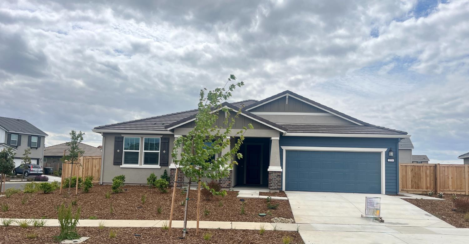 Detail Gallery Image 8 of 9 For 1514 Crowder Way, Plumas Lake,  CA 95961 - 4 Beds | 2 Baths