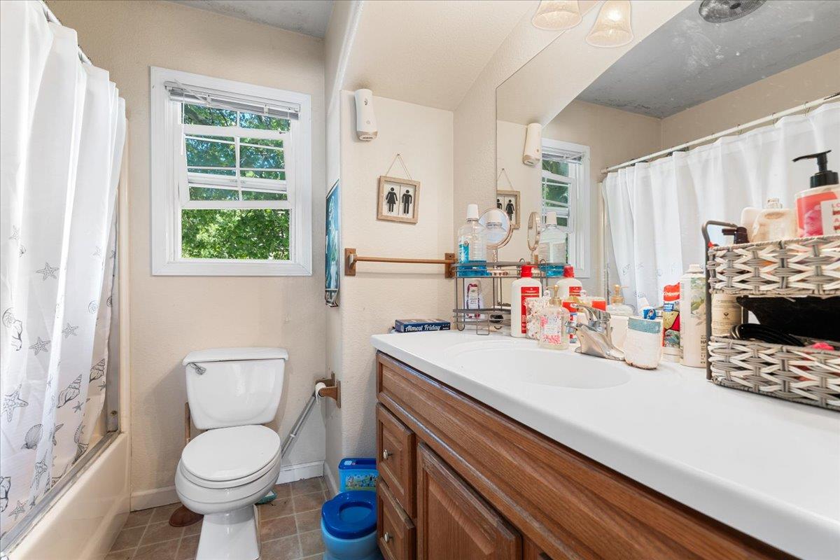 Detail Gallery Image 35 of 46 For 114 Harris St, Grass Valley,  CA 95945 - 6 Beds | 3 Baths