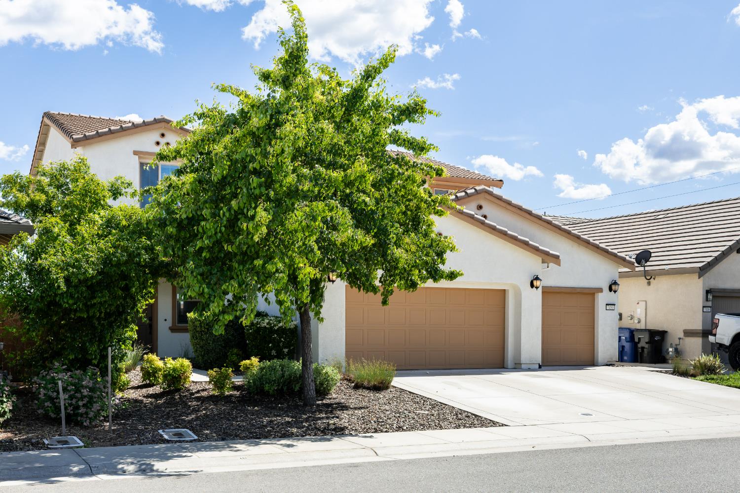 Detail Gallery Image 3 of 42 For 7450 Hanfield Dr, Sacramento,  CA 95829 - 4 Beds | 3/1 Baths