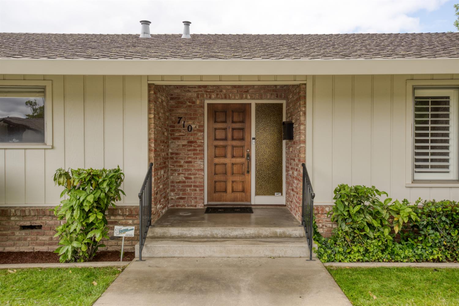 Detail Gallery Image 5 of 56 For 710 Leveland, Modesto,  CA 95350 - 5 Beds | 3 Baths