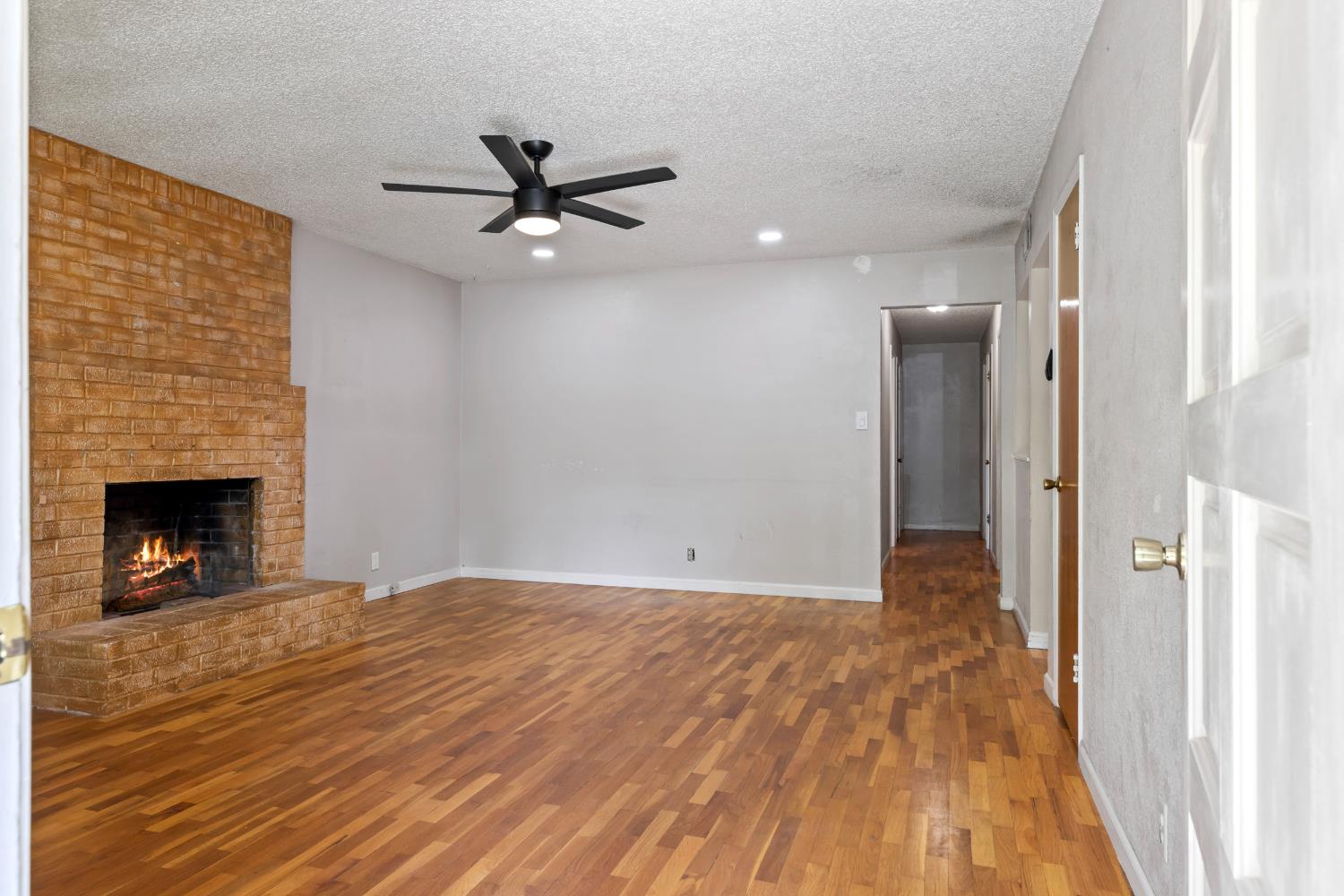 Detail Gallery Image 6 of 43 For 2037 Wally Ct, Modesto,  CA 95350 - 3 Beds | 3 Baths
