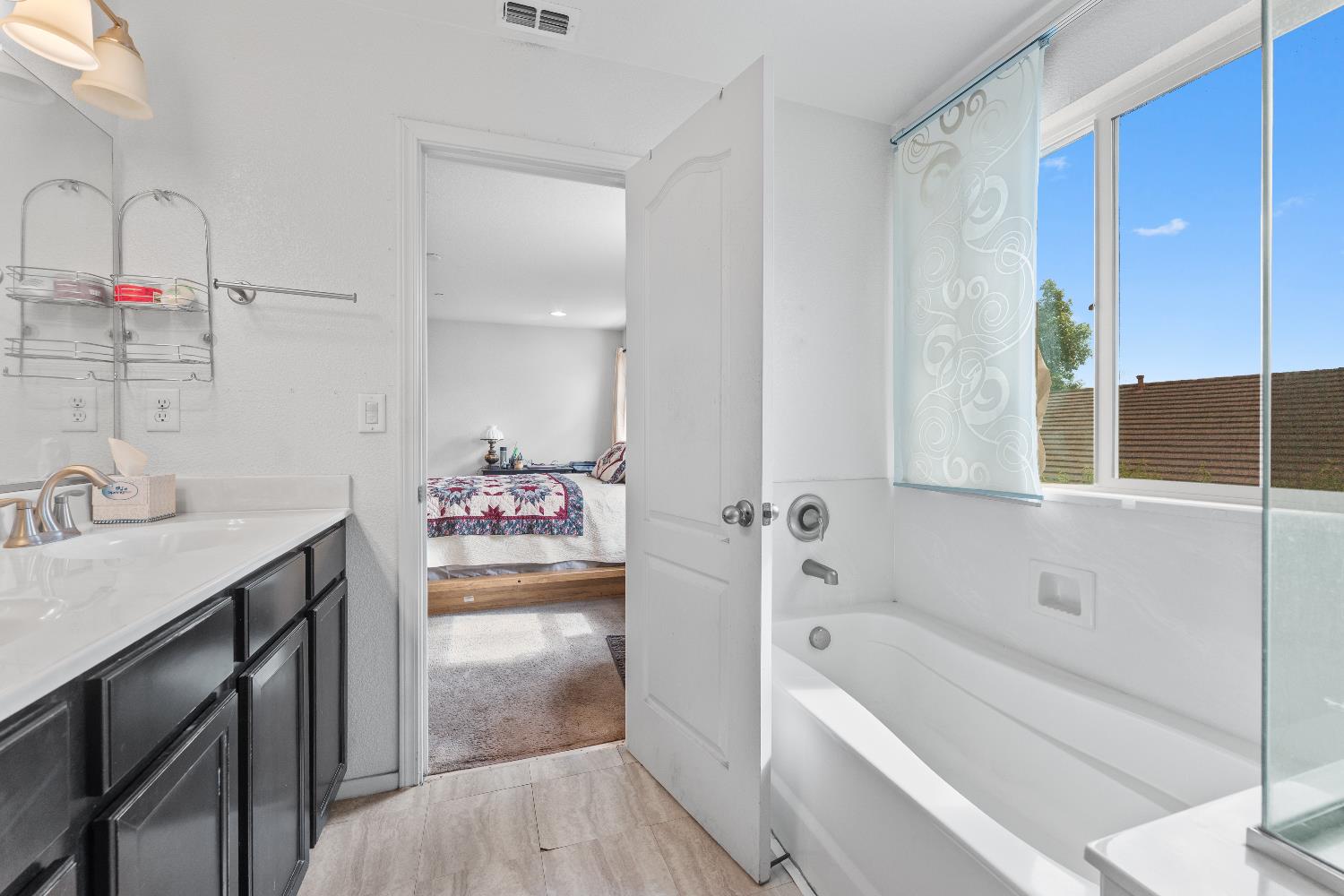 Detail Gallery Image 32 of 59 For 8269 Red Rock Dr, Sacramento,  CA 95829 - 4 Beds | 2/1 Baths