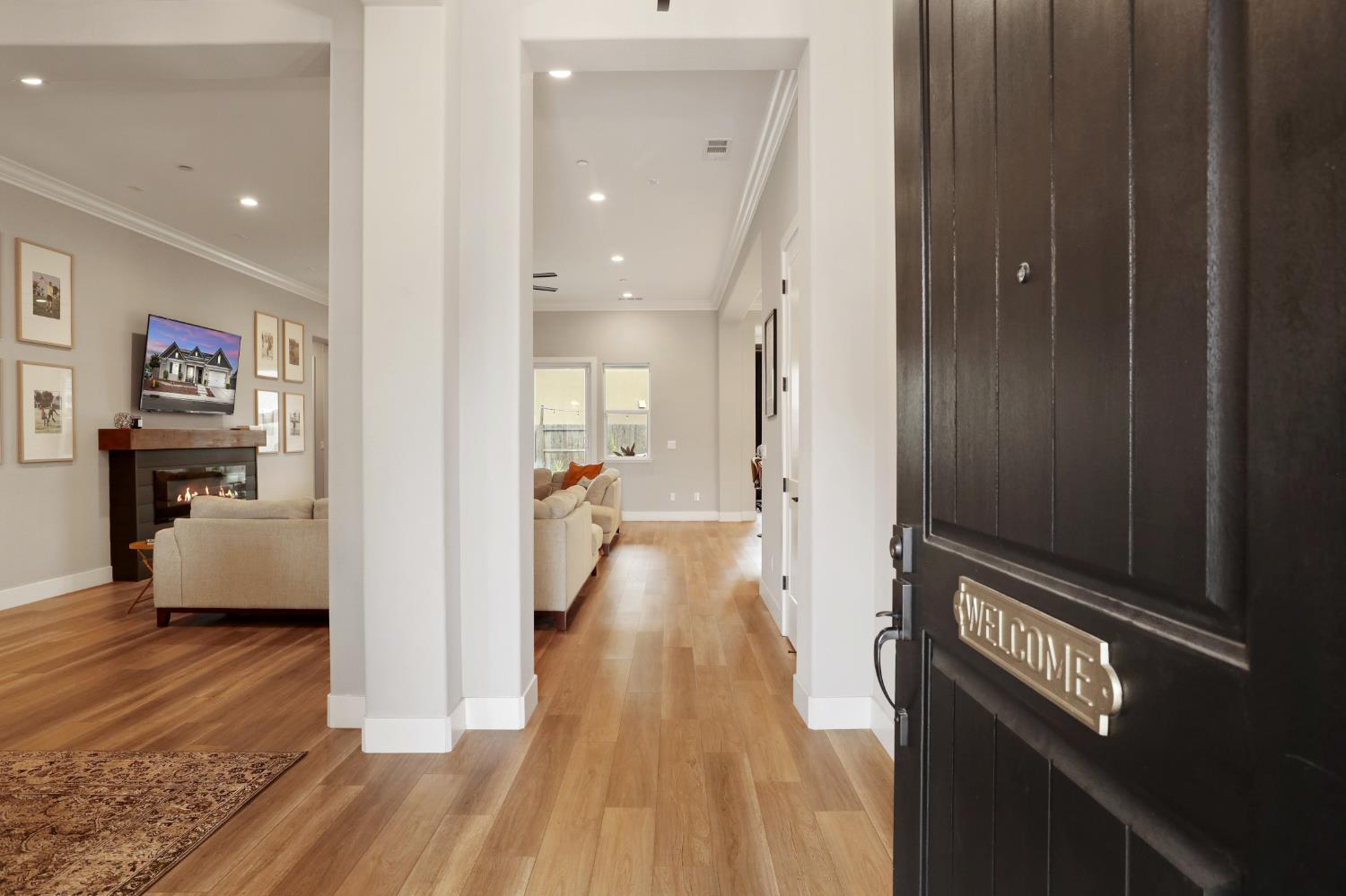 Detail Gallery Image 10 of 61 For 2134 Rambutan Pl, Manteca,  CA 95337 - 5 Beds | 3/1 Baths