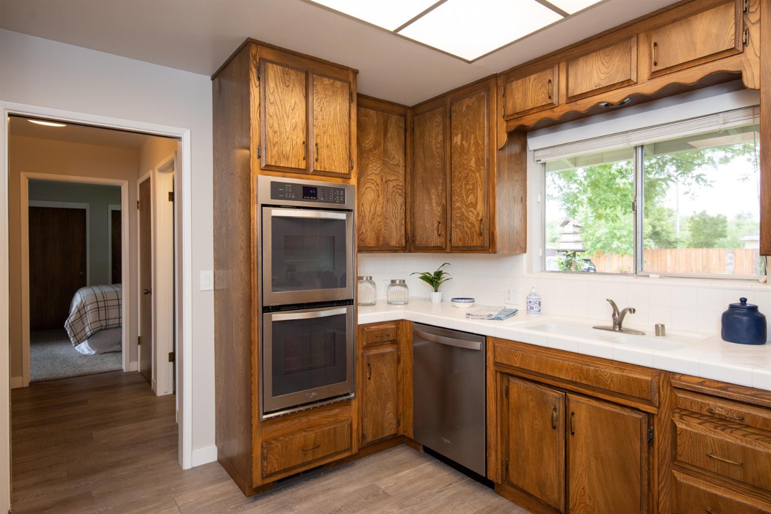 Detail Gallery Image 12 of 56 For 710 Leveland, Modesto,  CA 95350 - 5 Beds | 3 Baths