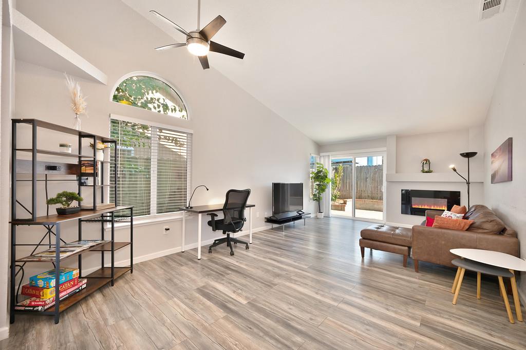 Peach Leaf Court, Sacramento, California image 4