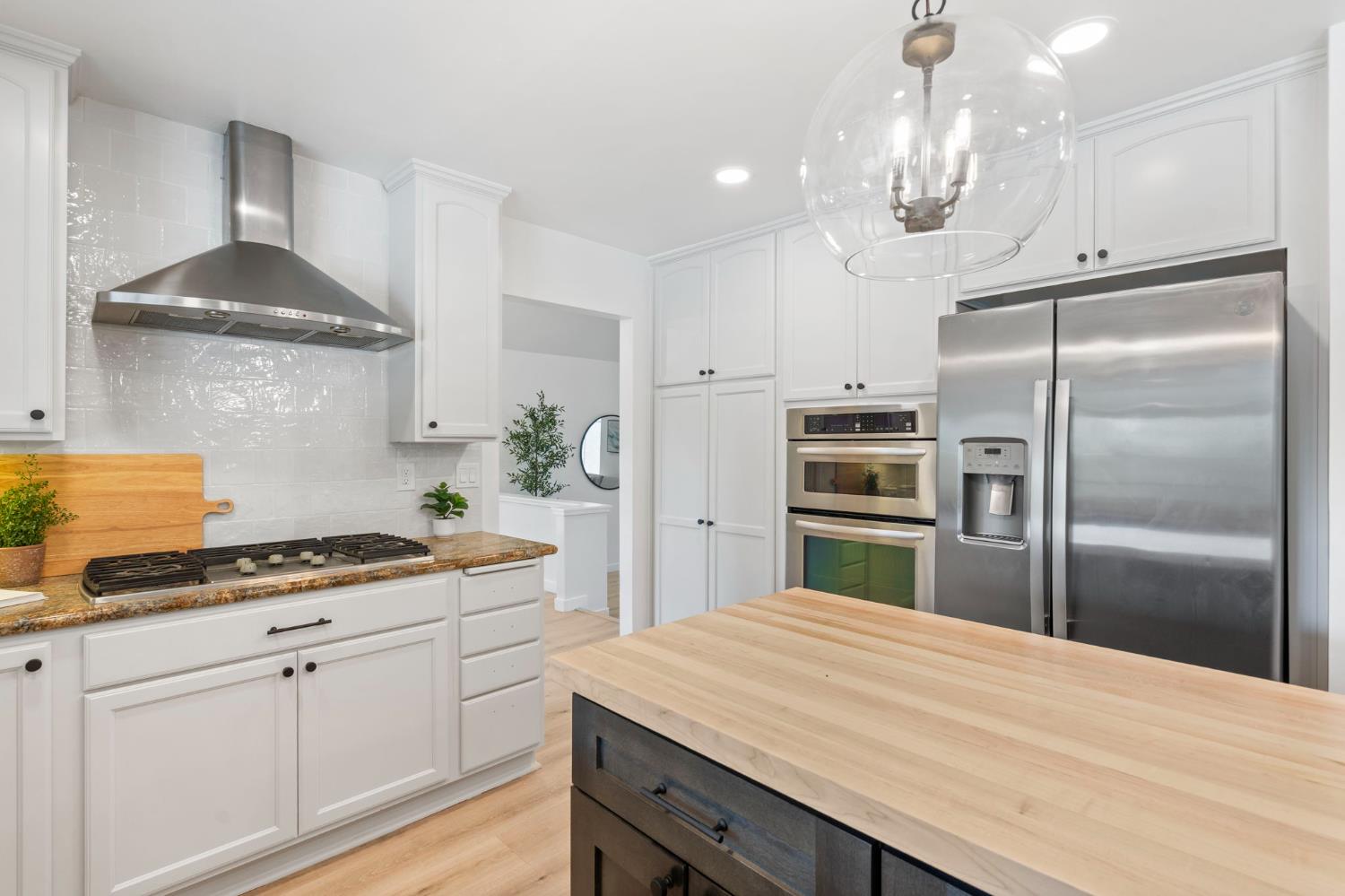 Detail Gallery Image 12 of 30 For 1736 Park Place Dr, Carmichael,  CA 95608 - 4 Beds | 2/1 Baths