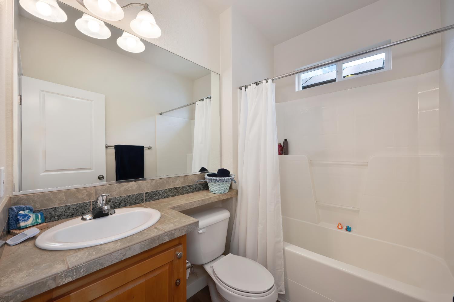 Detail Gallery Image 19 of 37 For 105 Hickory St, Roseville,  CA 95678 - 3 Beds | 2/1 Baths
